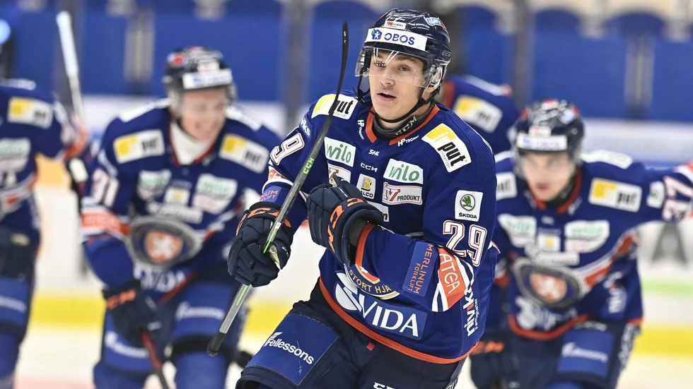 Växjös Pontus Holmberg jublar efter sitt 1–0-mål i 3–2-segern i finalreprisen mot Rögle.