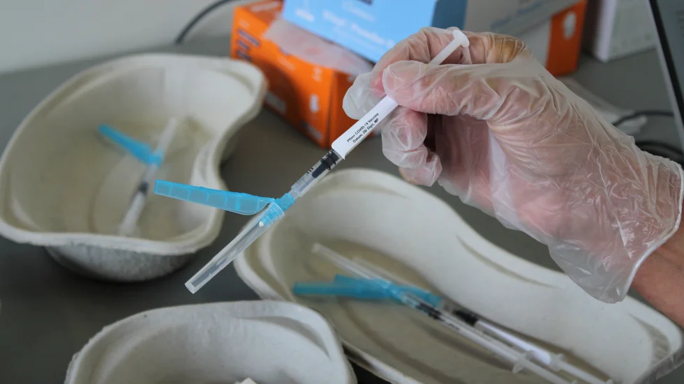 Drygt 36 000 personer har ännu inte bokat tid för att vaccinera sig mot covid-19. 