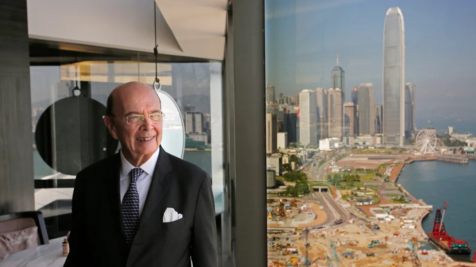 Kina har utfärdat sanktioner mot bland andra USA:s forne handelsminister Wilbur Ross, här på bild i Hongkong 2017.
