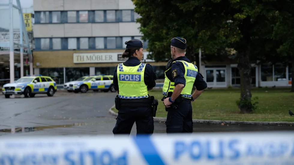 Polisen spärrade av stora delar av Skäggetorps centrum efter mordet på en restaurang. 