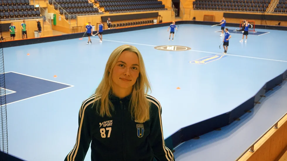 Sirius Madelene Langendorf har långtifrån varit given mellan stolparna i sina lag, men nu är hon en av två svenska målvakter i U19-VM i innebandy som inleds i IFU Arena under onsdagen.