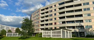 Barn föll flera våningar från bostadshus – förd till Uppsala sjukhus