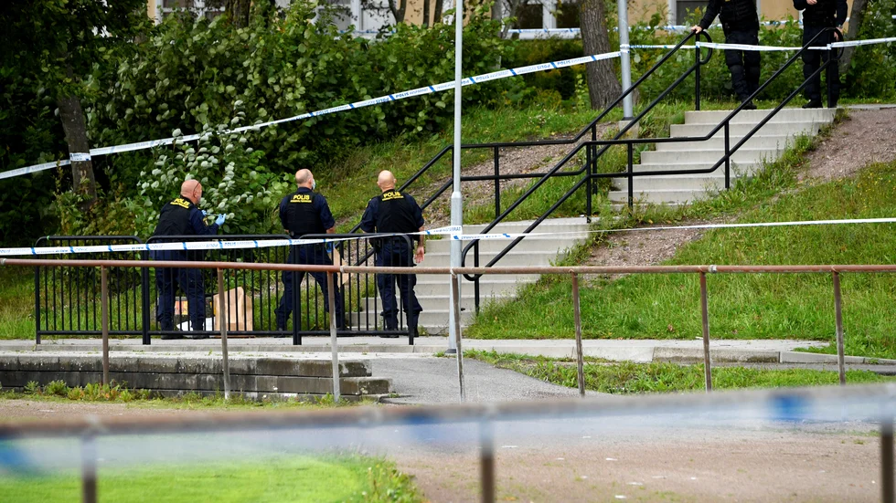Polisens kriminaltekniker vid Källebergsskolan i Eslöv efter knivattacken mot en lärare den 19 augusti. Arkivbild.