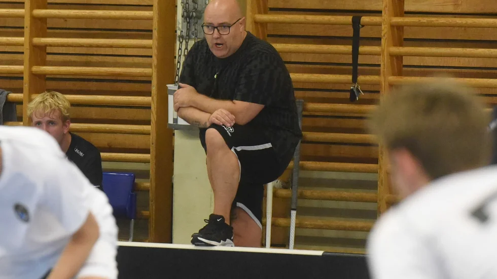 Michael Elmér fick se VIBK förlora med 16-4 borta mot Hovslätt.