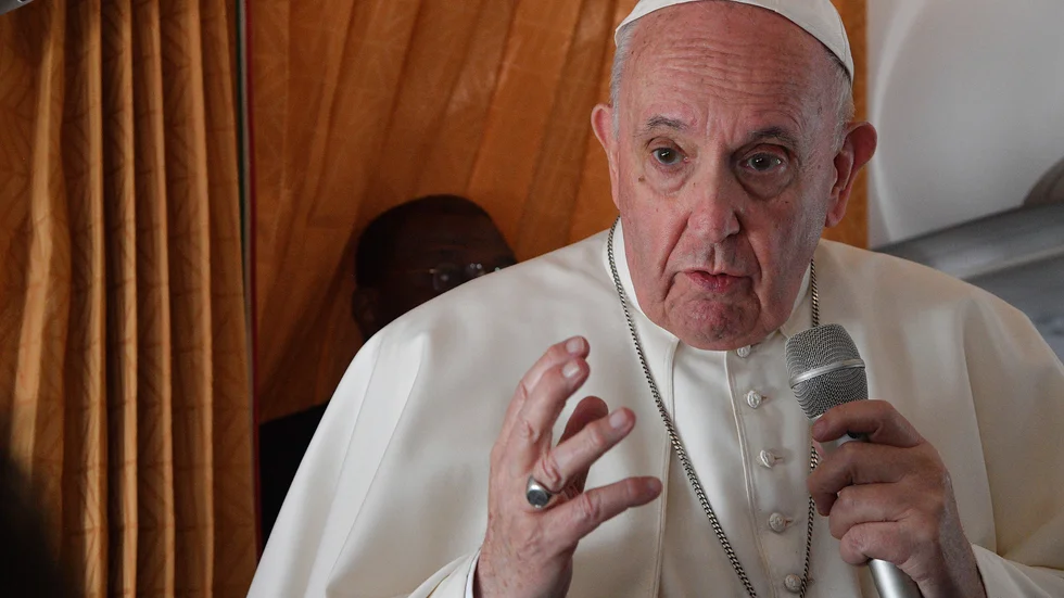 Påven Franciskus ger en känga till vaccinmotståndare inom katolska kyrkan.