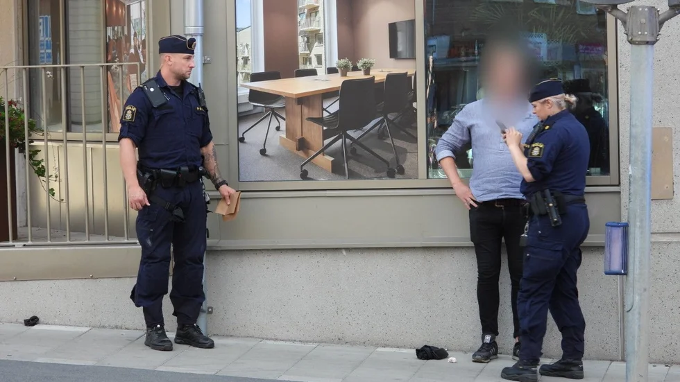 Polisen tog uppgifter från mannen som träffades av skottet.