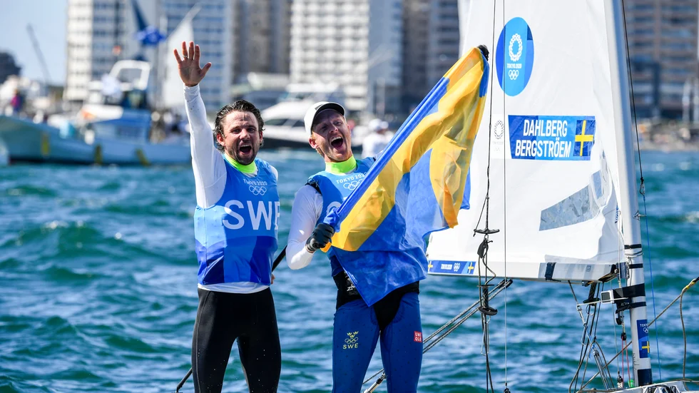 Anton Dahlberg och Fredrik Bergström jublar över OS-silvret i 470.