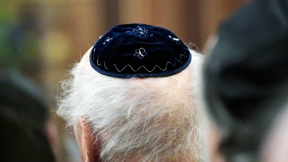”Vi uppmanar alla att lämna judiska symboler hemma, som Davidsstjärnor och kippor till exempel”, lyder en del av den judiska församlingen i Göteborgs mejl. Arkivbild.