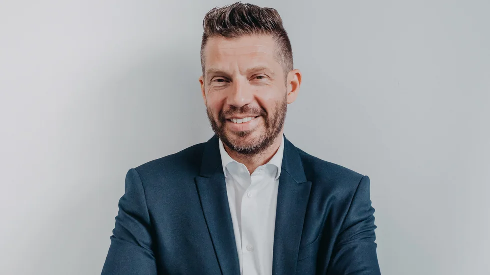 Stephen Schad är vd och koncernchef för Uppsalaföretaget Invoicery Int, där Frilans finans ingår. Bolaget slog rekord när det gäller omsättning under 2021.