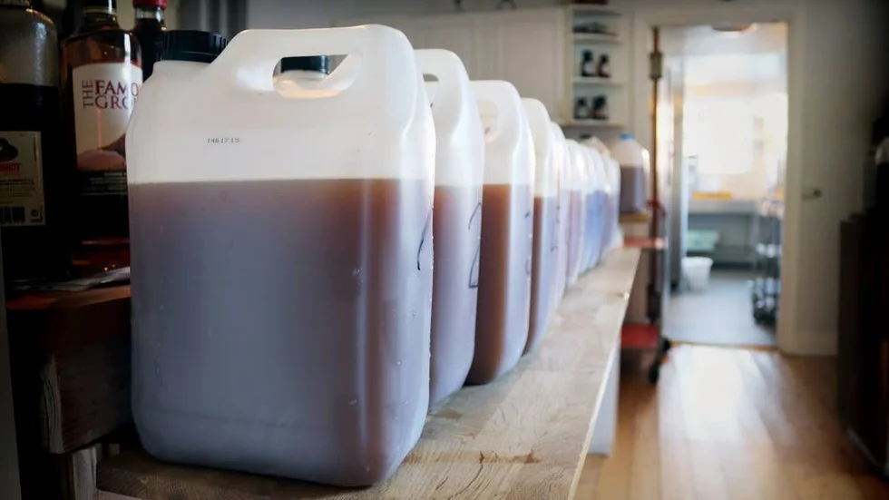 Tävlingsbidrag från ett tidigare världsmästerskap. Bidragen ska alltid levereras i en femliters plastdunk. 