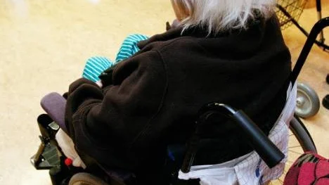 Äldreomsorg är en mycket personlig tjänst som vårdbolag och kommuner inte ska få bestämma över huvudet på folk.