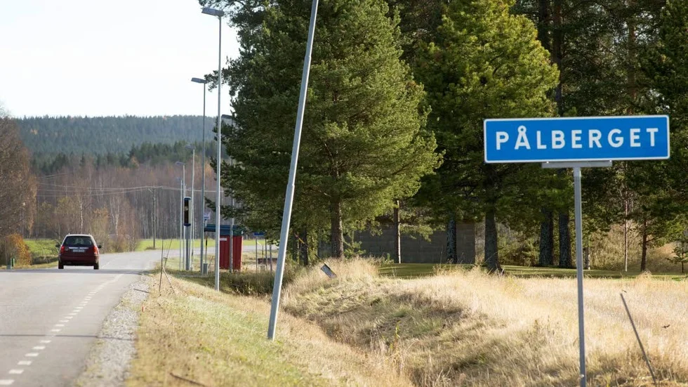 Skylt saknas. En blåvit skylt som varnar för fartkameror i Pålberget är borta.