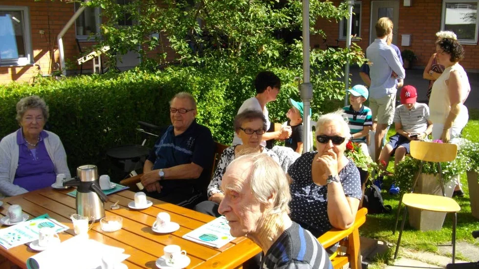 Solsken. Deltagarndet var nära nog 100-procentigt när Pppelhuset firade sommarfest.