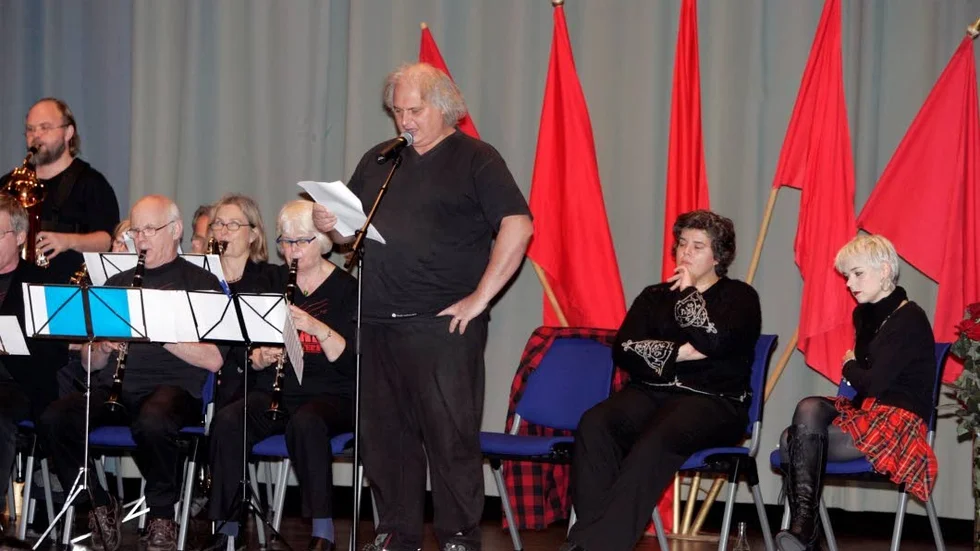 Nytta med poeter? Göran Gredier får kritik för "fåkunniga förolämpningar" på dagens debattsida.