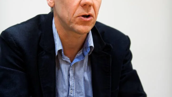 Många asylsökande. De boenden som öppnar fylls upp snabbt, förklarar Mats Johansson, enhetschef vid mottagningsenheten på Migrationsverket.