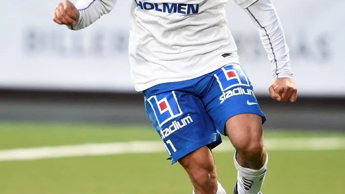 LÖPSTARK OCH BOLLSÄKER. Christopher Telo är en modern ytterback som hanterar både defensiv och ofensiv med samma pondus.