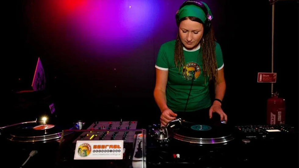 – Målet är i slutändan att man ska bli bokad oavsett vilket kön man har, för det man bidrar med musikaliskt, säger Anna Gavanas. Fotograf: Jessica Arneback
