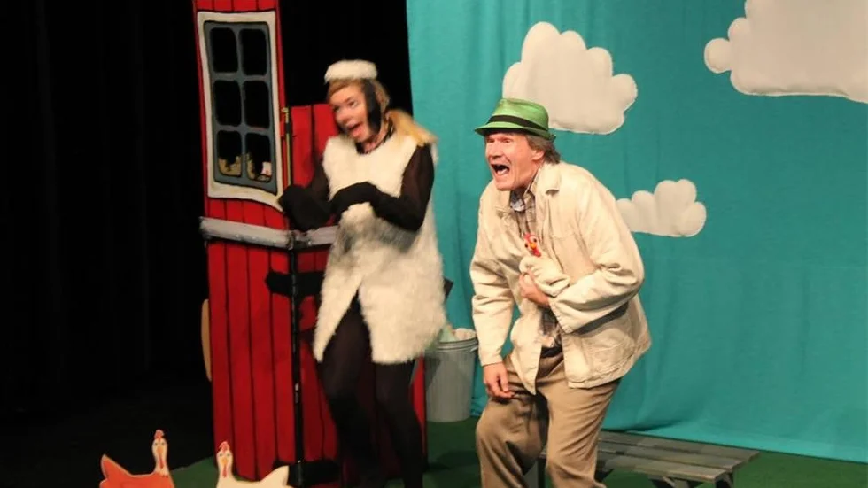 Musikteater Gulasch barnteater Ivar, Knutte och Katten är en berättelse om svartsjuka, miljö och kärlek. På bilden: Louice Ottosson och Kenneth Höglind.