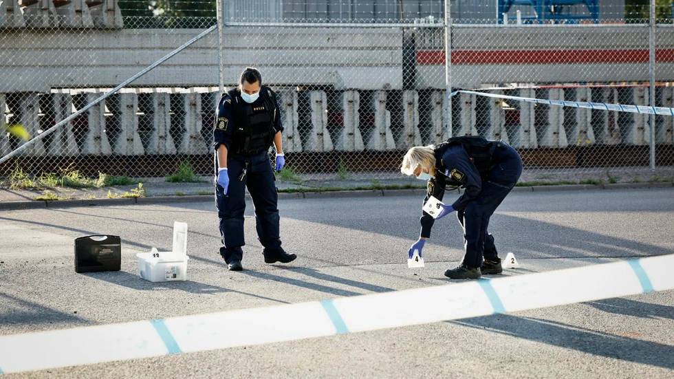 Kriminaltekniker var på plats på tisdagen efter att en man sköts på Hässlö i Västerås.