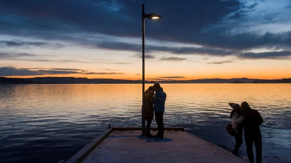 I kväll införr sommarsolståndet klockan 18.30 för att vara exakt. Därmed har årets ljusaste dag passerat. Men det dröjer åtminstone någon vecka innan förändringen märks (Arkivbild)