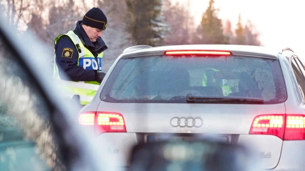 Polisens rutinkontroller avslöjar allt fler berusade och drogade bilförare. Fem män åtalades samma dag. (Arkivbild)