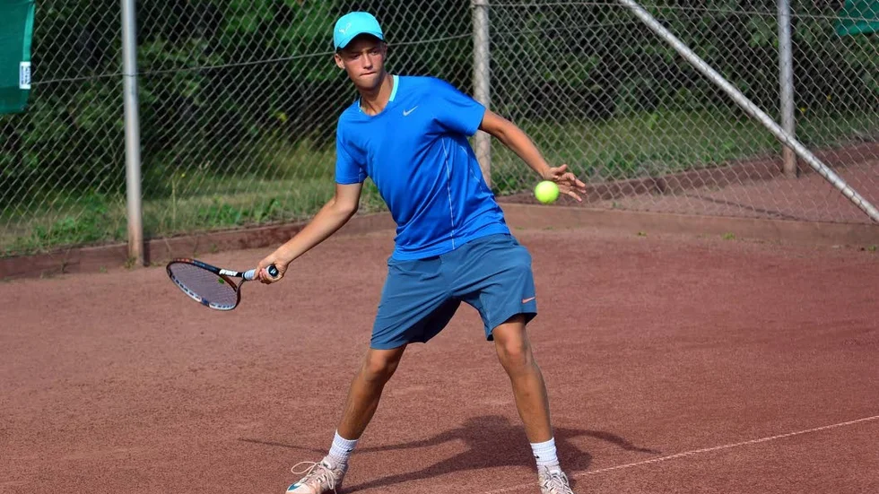 Jonas Lindbäck vann finalen i herrsingel A i tennisturneringen Pite Energi Nattboll. (Arkivbild) ?FO