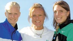 Carolina Klüft (silver), Lena Udd (guld) och Ellinor Stuhrmann (brons) slogs om medaljerna på 200 meter vid senaste ute-SM. Nu är det inomhusmästerskapet som ska avgöras i Sätrahallen.
FOTO:PRESSENS BILD