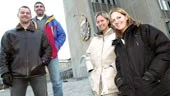 Femtio studenter på Polishögskolan ville komma till polishuset i Norrköping och förhöra misstänkta snattare. Fyra fick chansen: Magnus Fransson, Norrköpingskillen Fredrik Olsson, Maria Bexander och Anette Svensson.  Det är en nyttig erfarenhet, säger Magnus.
FOTO: ANITA KJELLBERG