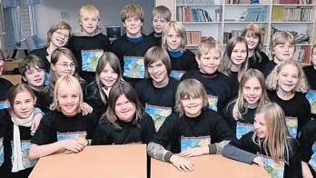 Det var glädje hos klass 5 på Storängsskolan i går när de fick veta att de vunnit tävlingen Energispaningen i Finspångs kommun. 
FOTO: TITTI OLOVSSON