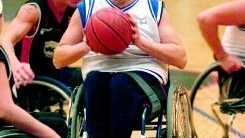 Jonas Jacobsson hade inte spelat rullstolsbasket på tio år innan helgens SM-spel i Mässhallen. Men inte märktes det att den framgångsrike OS-skytten varit borta så länge.
FOTO:NICLAS SANDBERG