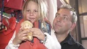 Antonia Lundén, fem och ett halvt år gammal, ska ut på sjön tillsammans med pappa Tony Lundén.
FOTO: MARTIN ROTH