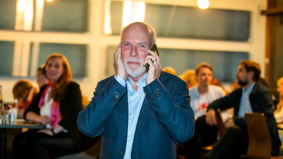 Blir det maktskifte i regionen – och vilka vill S samarbeta med? "De enda jag inte kommer att ringa är SD. Sen har även Sjukvårdspartiet gjort sitt, så de finns inte på min 'ringlista' i morgon", sa oppositionsråd Anders Öberg (S) under partiets valvaka.