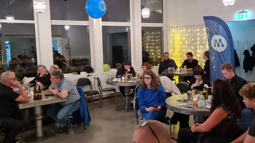 På Moderaternas valvaka satt de som på nålar, främst väntade de på kommunvalsresultatet för att få veta hur många mandat de får.