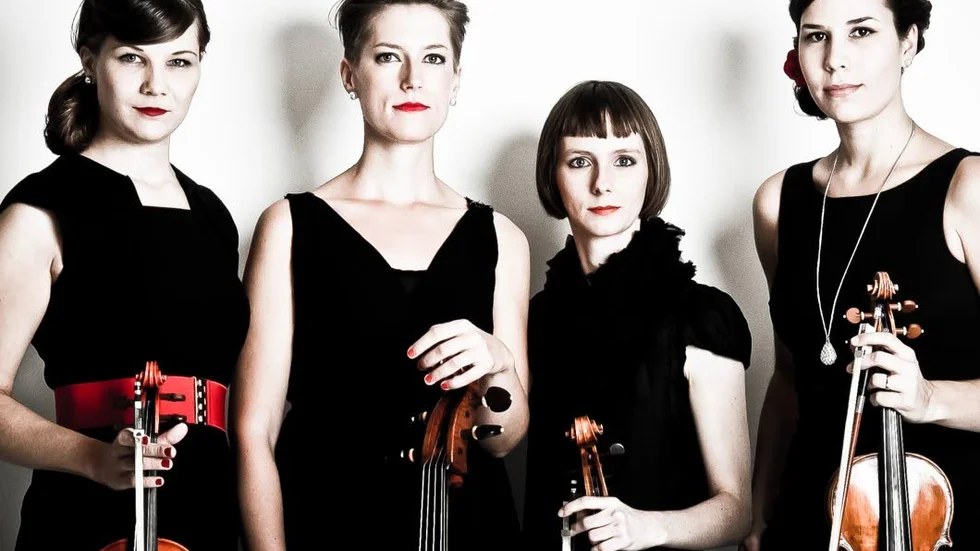 Från vänster: violinisten Caroline Karpinska,  cellisten Gerda Holmquist, viollasten Elina Nygren och violinisten Maria Bergström utgör stråkkvartetten Vindla.