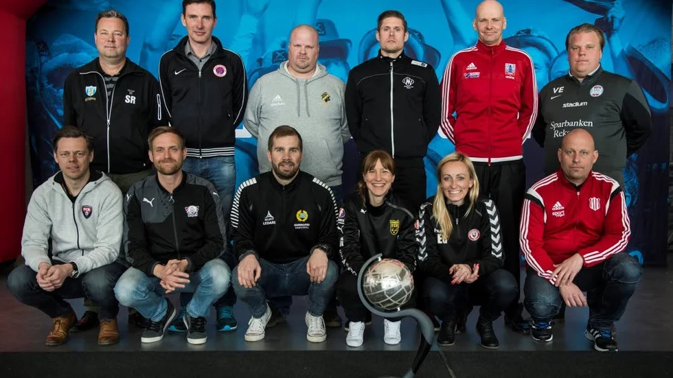 STOCKHOLM 2015-04-07
Bakre raden: Stefan Rehn, Göteborg FC, Rickard Nilsson, tränare Karlslunds IF, Mattias Eriksson, tränare AIK, David Kjellin, tränare Mallbacken IF, Thomas Mårtensson, tränare Vittsjö GIK och Viktor Eriksson, tränare Eskilstuna United. Främre raden: Markus Tilly, tränare FC Rosengård, Martin Sjögren, tränare Linköping FC, Pär Lagerström, tränare Hammarby, Maria Bergkvist tränare Umeå IK, Elisabet Gunnarsdottír, tränare Kristianstads DFF och Stellan Carlsson, tränare Piteå IF, vid damallsvenskans upptaktsträff i Stockholm. foto: PONTUS LUNDAHL / TT