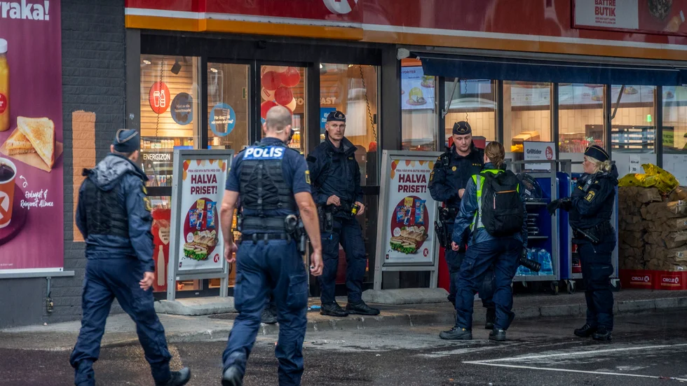 Dramat inne på bensinstationen Circle K på Stationsgatan i Luleå har precis avslutats när bilden tas. 