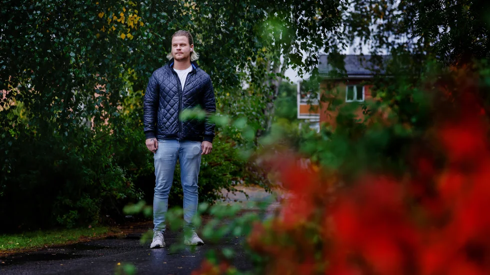 Något som Tim Englund återkommer till flera gånger under intervjun är det utanförskap han kände och som vuxna utsatte honom för i skolan. De fick honom att känna sig annorlunda. "Förutsättningarna man får hemifrån spelar en jättestor roll, men även förutsättningarna man får för att man kanske inte är som alla andra. Det är inget fel med att barn har mycket energi."