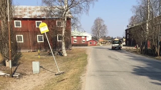 "Eftersom det verkar dröja minst till år 2026 innan en normal busshållplats finns efter Öjagatan så har jag ett förslag", skriver insändarskribenten. (Arkivbild)