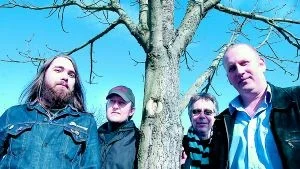 Sommarrocken har återuppstått efter två års frånvaro. Arrangör är som vanligt Finspångs musikförening och Henrik Hildemar, t v, Andreas Johansson, Christer Öjring (kommunen) och Roger Sjögren är riktigt sugna på att få centrum att rocka igen.
FOTO: TITTI OLOVSSON (0122-131 75)
titti.olovsson@folkbladet.se