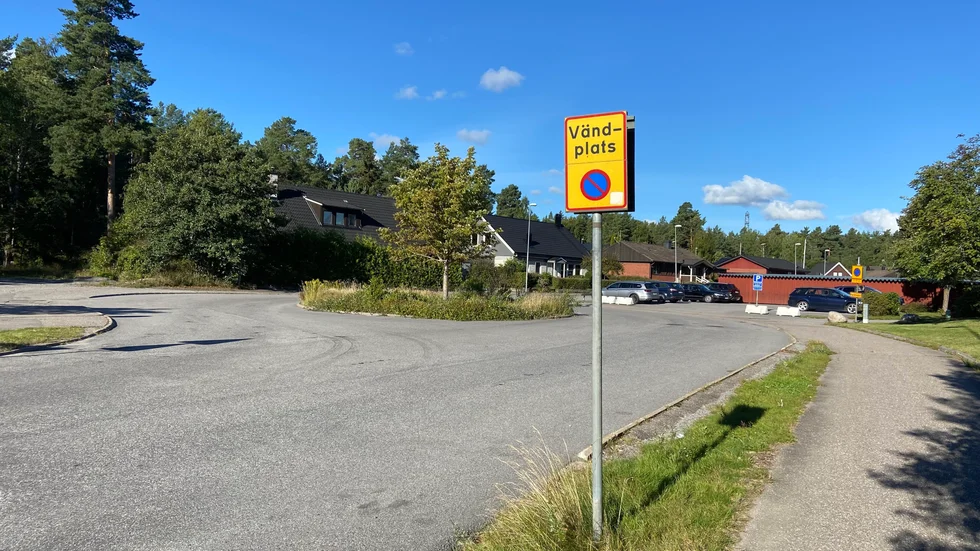 Det finns ingen rondell vid Finningeskolan! Den så kallade ”rondellen” vid Finningeskolan är en vändplats, skriver signaturen "CA".