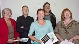 Fem miljömärkta politiker. Ingrid Nilsson, kd, Kristoffer Jonsson,v, Anders Nordin, skolpartiet, Petra Fojtikova, skolpartiet och Ann-Louise Hagström, mp.
