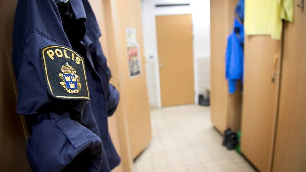 POLIS i KRIS. Även i sommartid är det viktigt att polisen anpassar sin verksamhet till verkligheten. Polisarbete kan aldrig ta semester.
