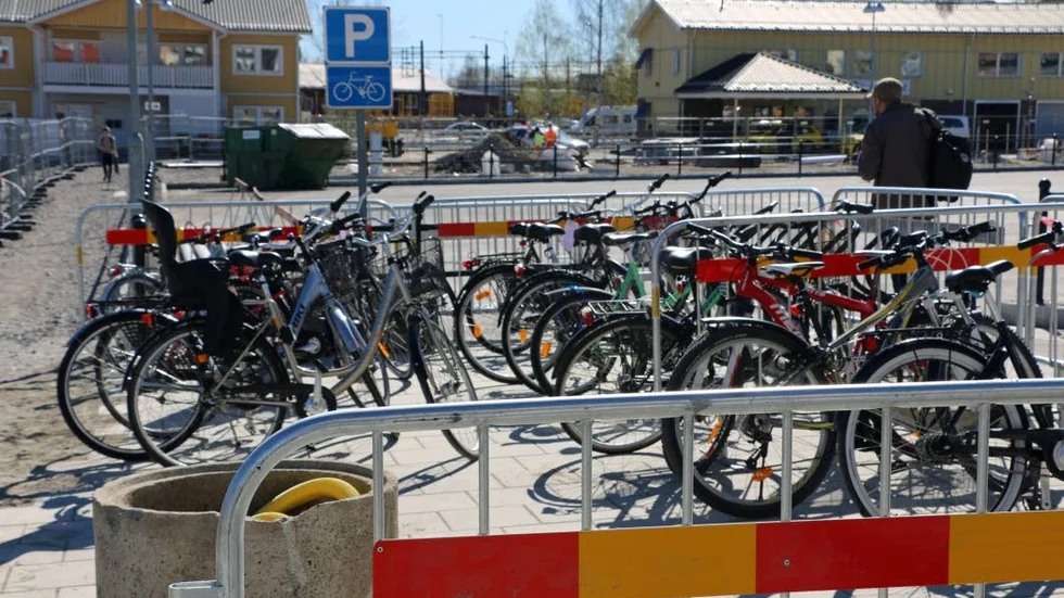 Ny. En ny cykelparkering på busstationen i Piteå.