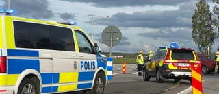 Två bilar i kollision vid korsning