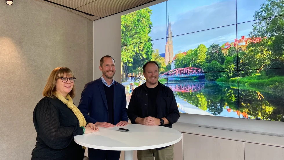 Linda Eskilsson (MP), Erik Pelling (S) och Tobias Smedberg (V) under presskonferensen i torsdags.
