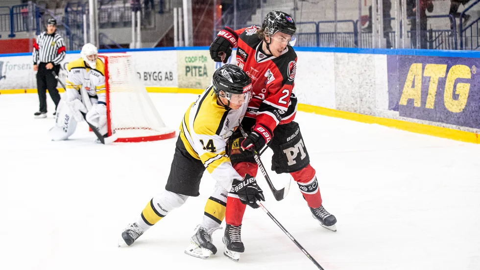 Kirunabacken Emil Hälldahl (nummer 14 i bild) är klar för spel med ESK Hockey.