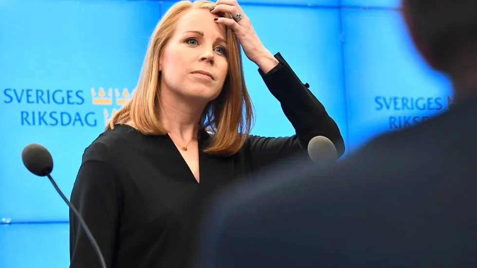 Ser inte Annie Lööf skillnad på Vänsterpartiet och Sverigedemokraterna? Det är okunnigt och farligt.