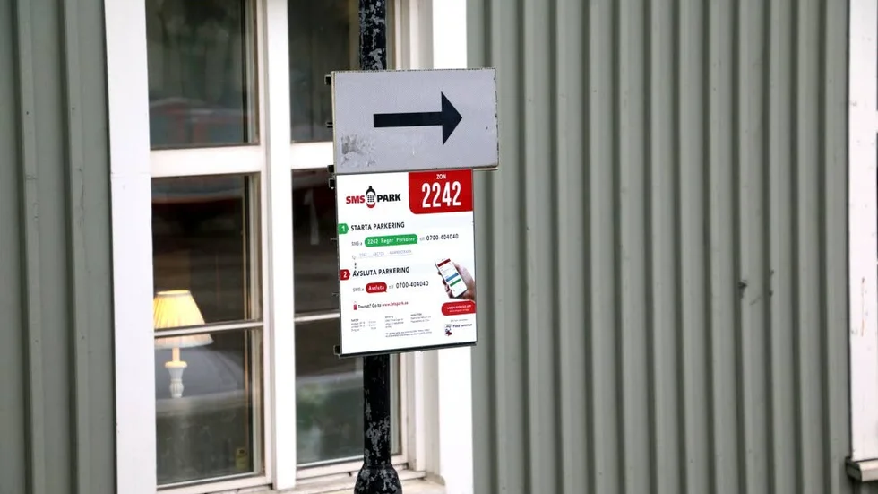 En ny parkeringsapp ersätter den inarbetade sms-park vilket irriterar en hel del Pitebor. Kommunen har förklaringen.