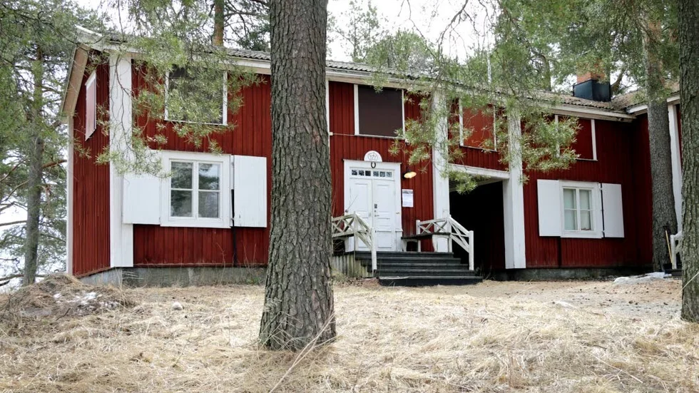 Går bort. Klart är att Blomska gårde  inte  är aktuellt som natthärbärge i vinter. Detta då det saknar viktiga funktioner som dusch, toaletter och ugn.