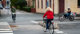 Flera olyckor på kort tid vid övergångsställen – här lever Nyköpingsborna farligt ✓"Många helt upptagna med sina mobiler" ✓Kör rakt ut
